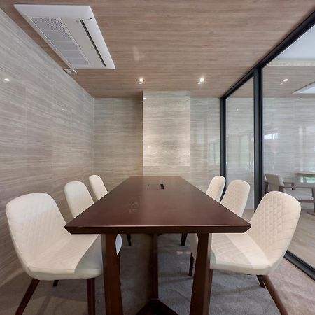 Ramada By Wyndham Bangkok Ten Ekamai Residences Dış mekan fotoğraf