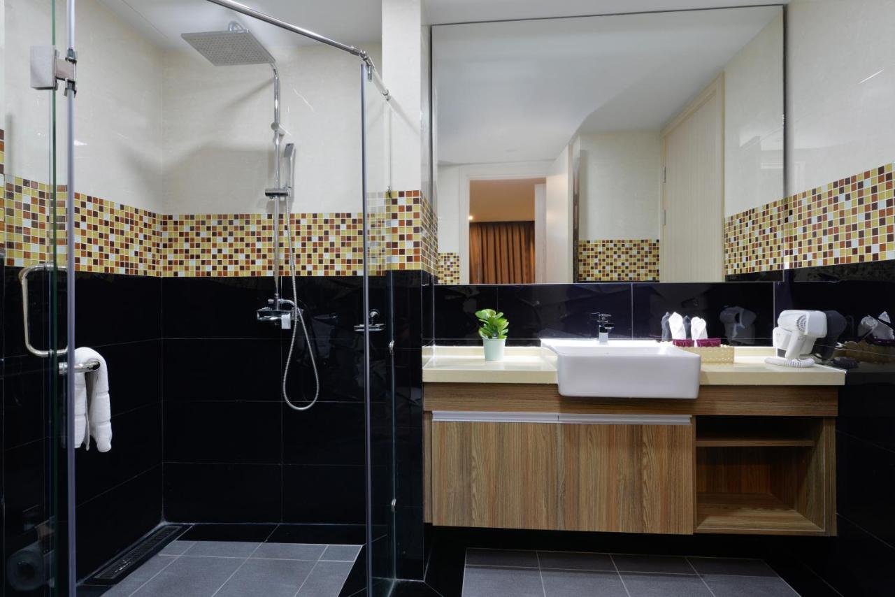 Ramada By Wyndham Bangkok Ten Ekamai Residences Dış mekan fotoğraf