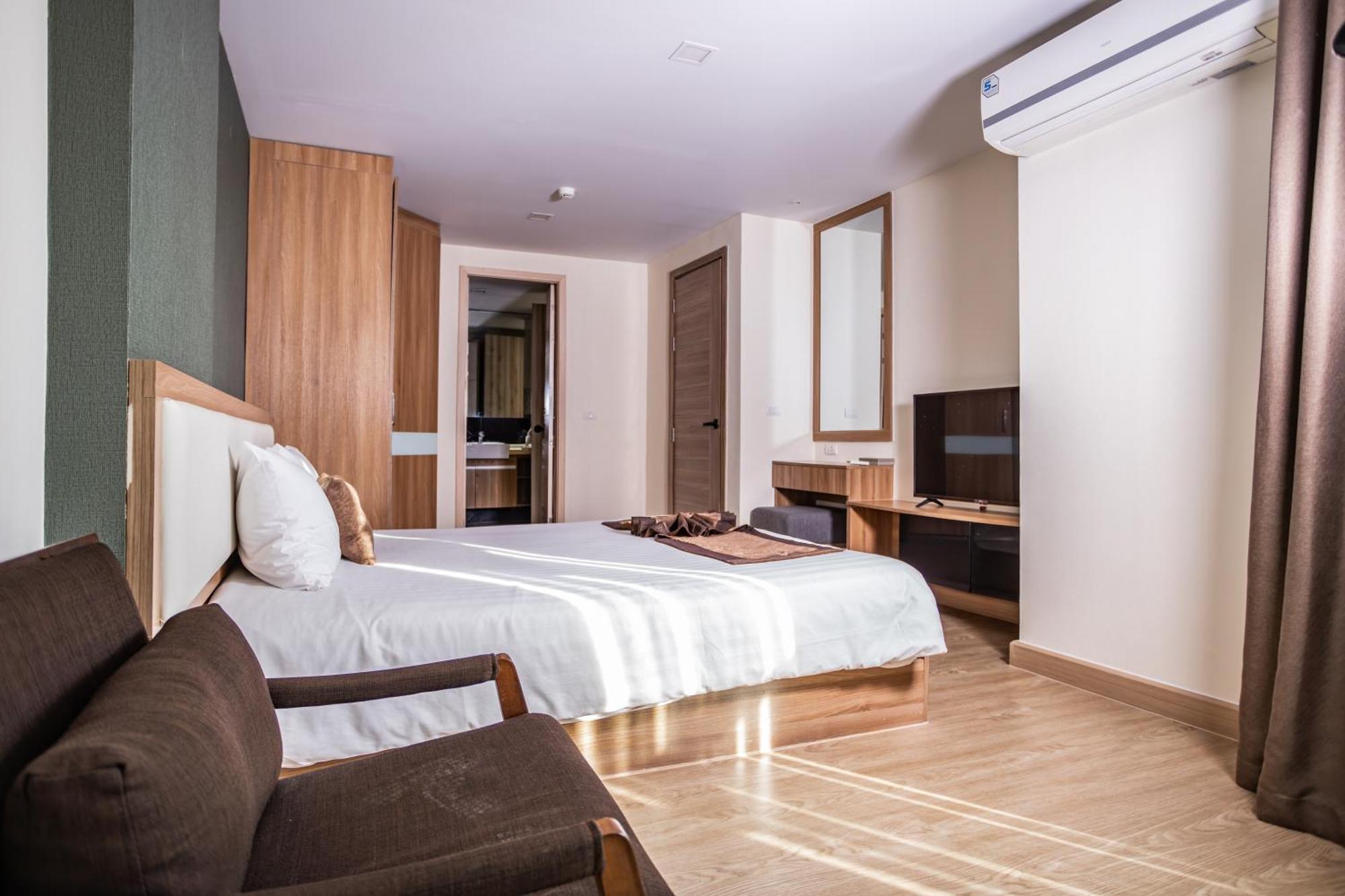 Ramada By Wyndham Bangkok Ten Ekamai Residences Dış mekan fotoğraf