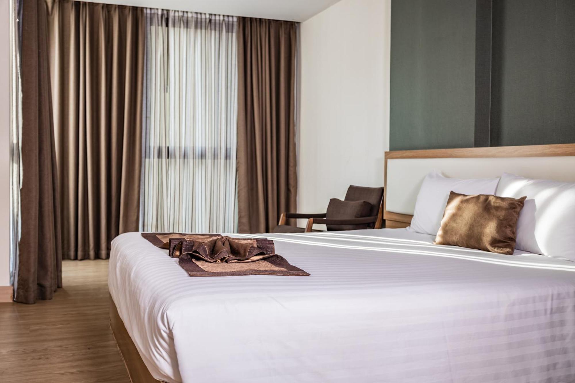 Ramada By Wyndham Bangkok Ten Ekamai Residences Dış mekan fotoğraf