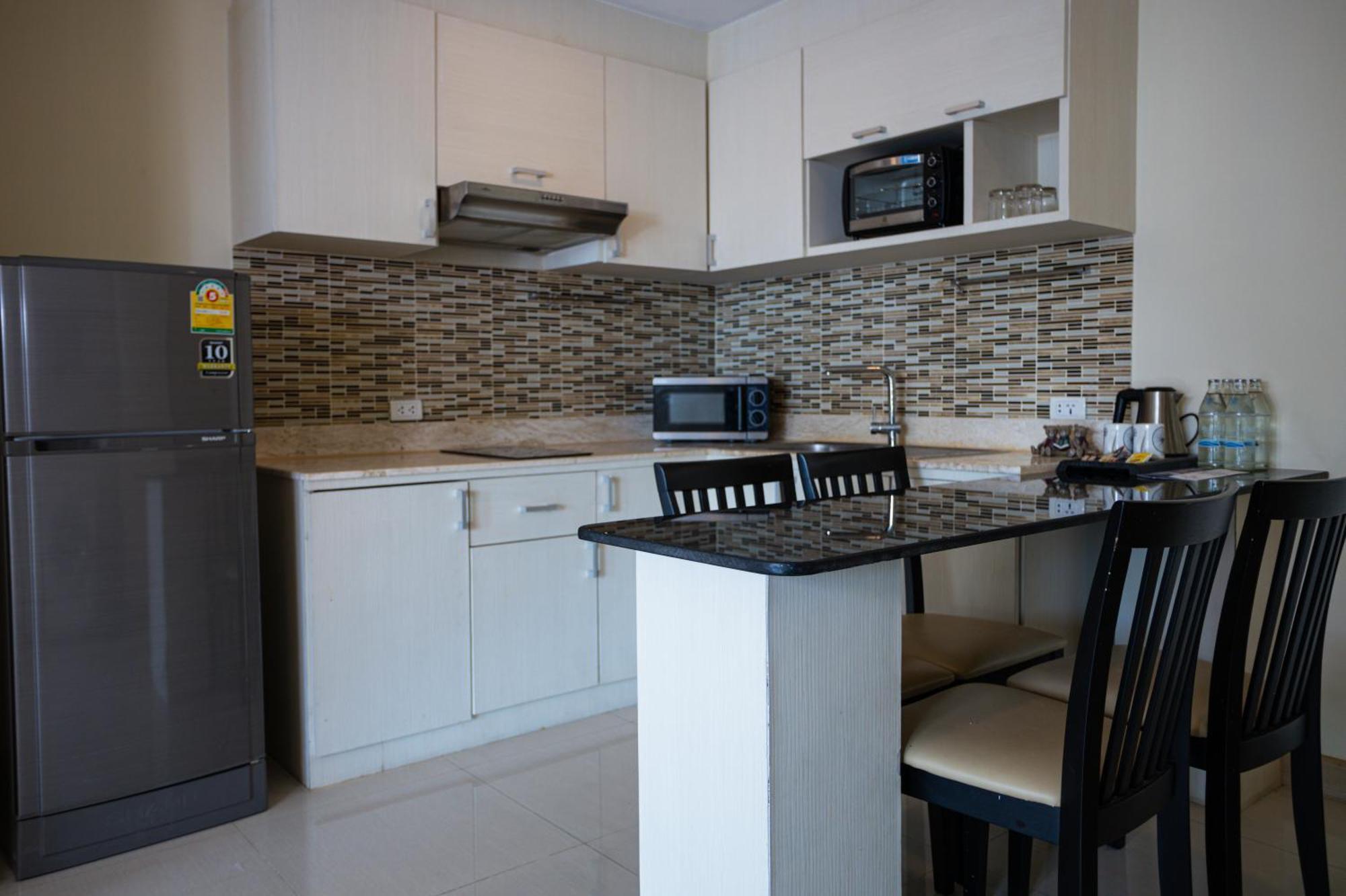 Ramada By Wyndham Bangkok Ten Ekamai Residences Dış mekan fotoğraf