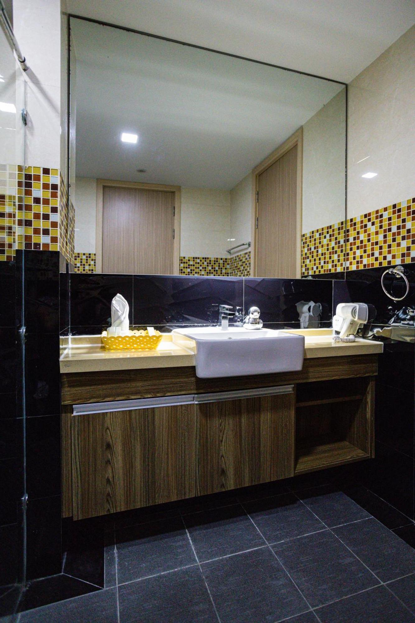 Ramada By Wyndham Bangkok Ten Ekamai Residences Dış mekan fotoğraf
