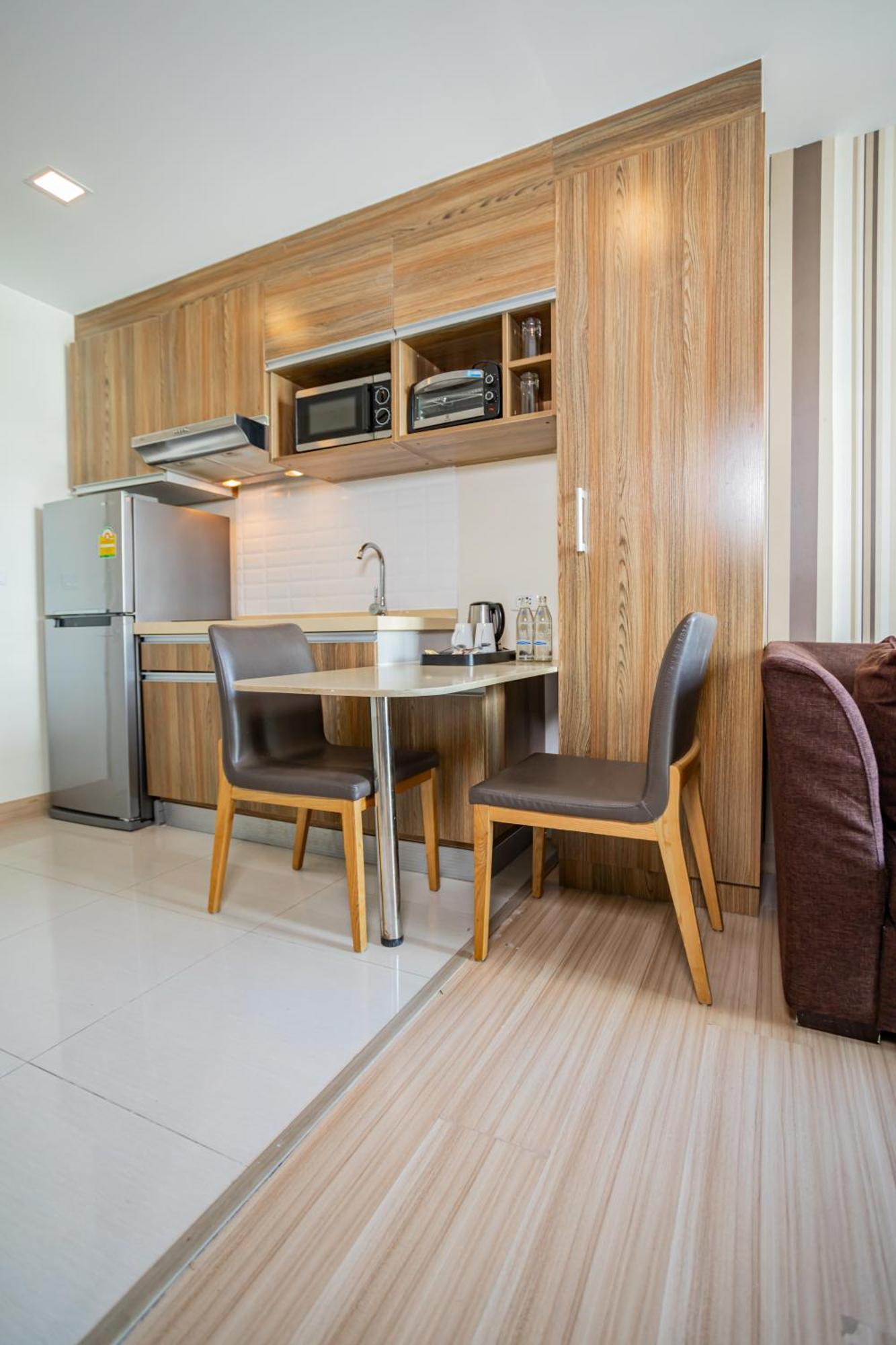 Ramada By Wyndham Bangkok Ten Ekamai Residences Dış mekan fotoğraf