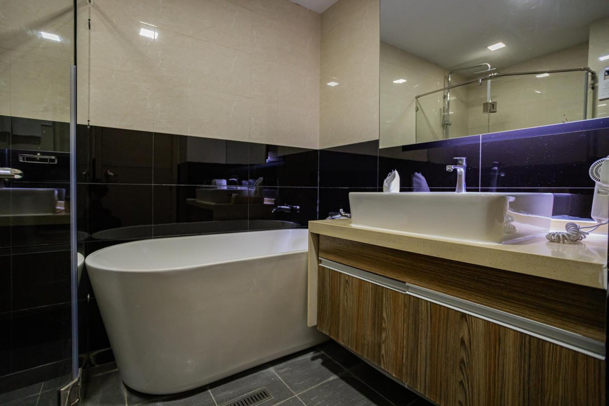 Ramada By Wyndham Bangkok Ten Ekamai Residences Dış mekan fotoğraf