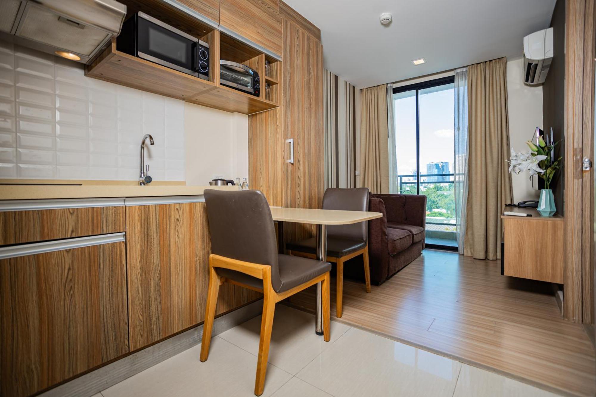 Ramada By Wyndham Bangkok Ten Ekamai Residences Dış mekan fotoğraf