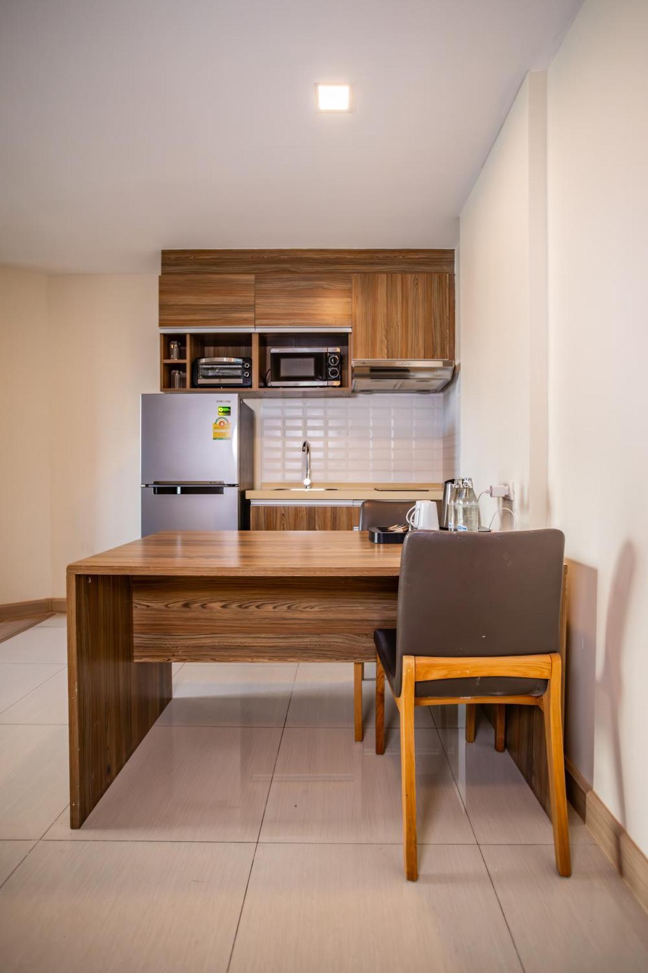 Ramada By Wyndham Bangkok Ten Ekamai Residences Dış mekan fotoğraf