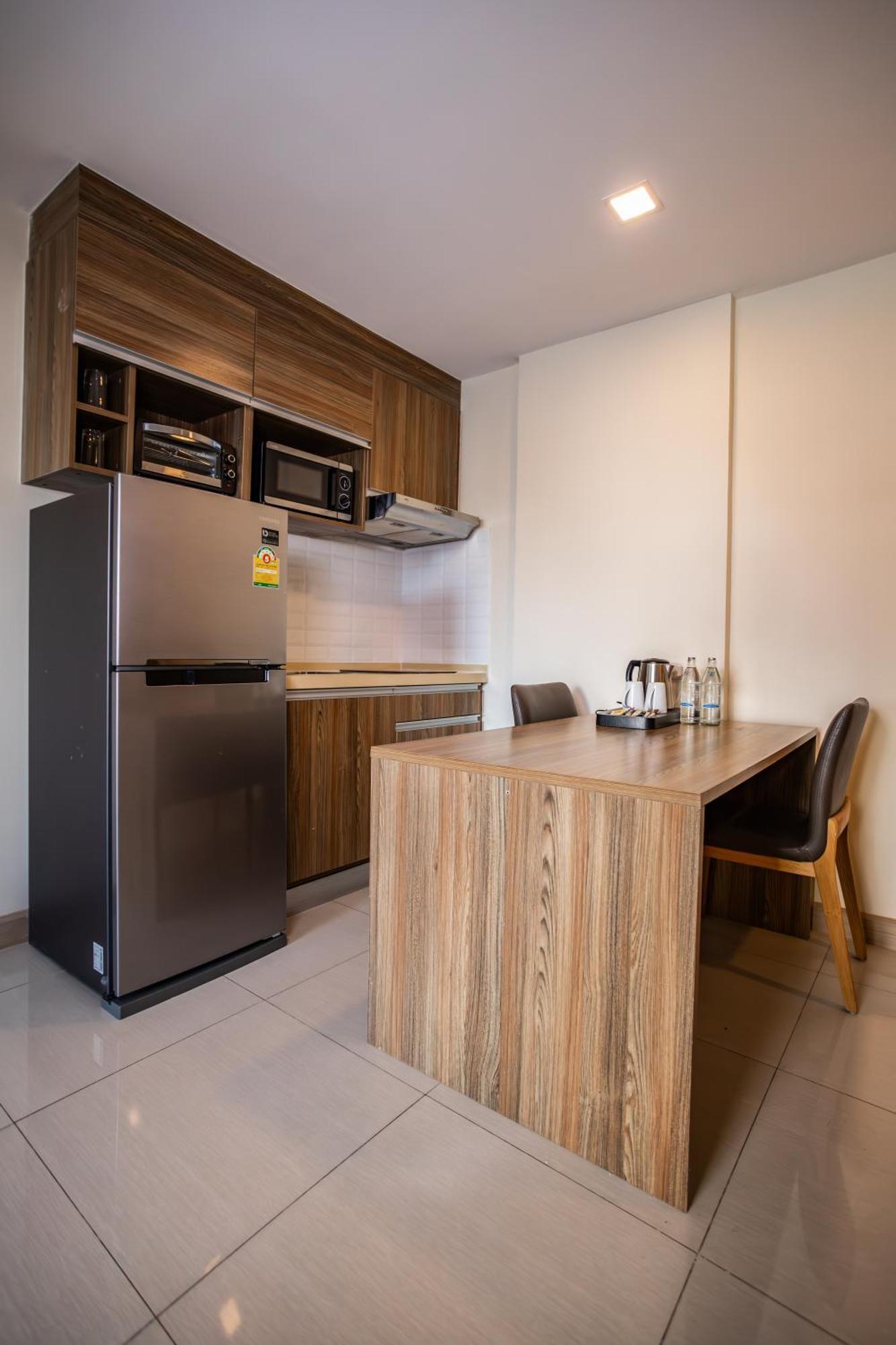 Ramada By Wyndham Bangkok Ten Ekamai Residences Dış mekan fotoğraf