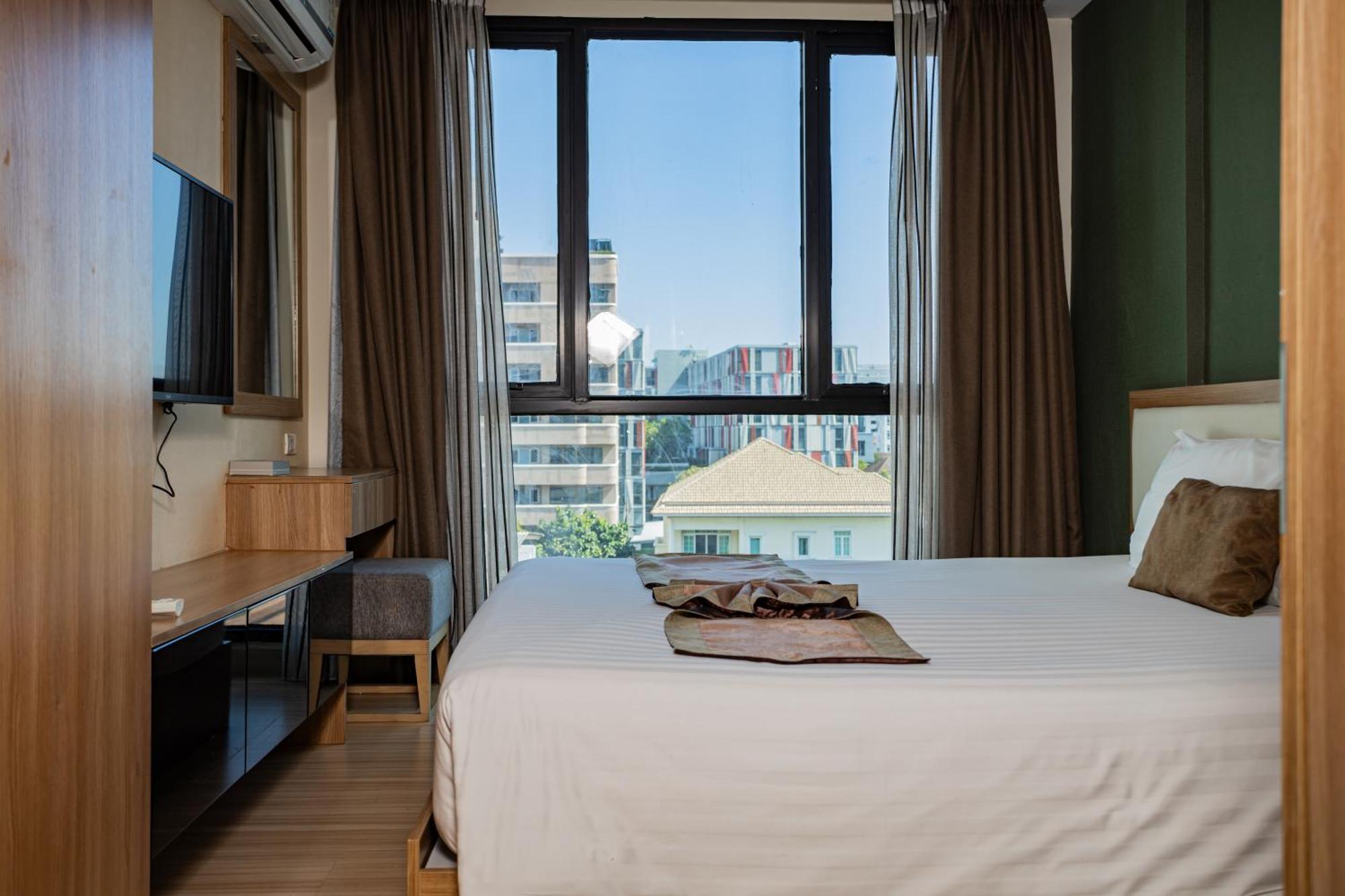Ramada By Wyndham Bangkok Ten Ekamai Residences Dış mekan fotoğraf