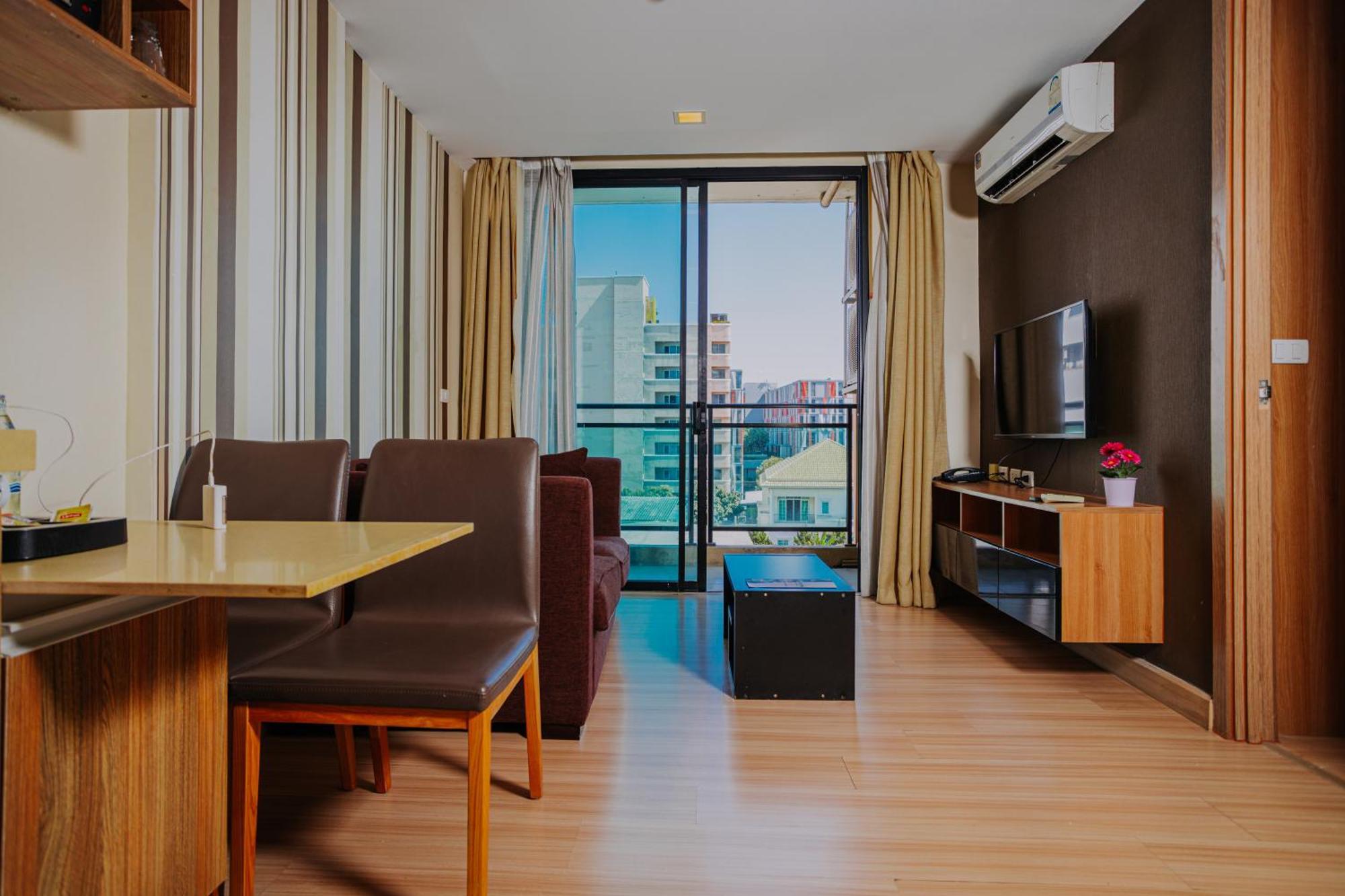Ramada By Wyndham Bangkok Ten Ekamai Residences Dış mekan fotoğraf