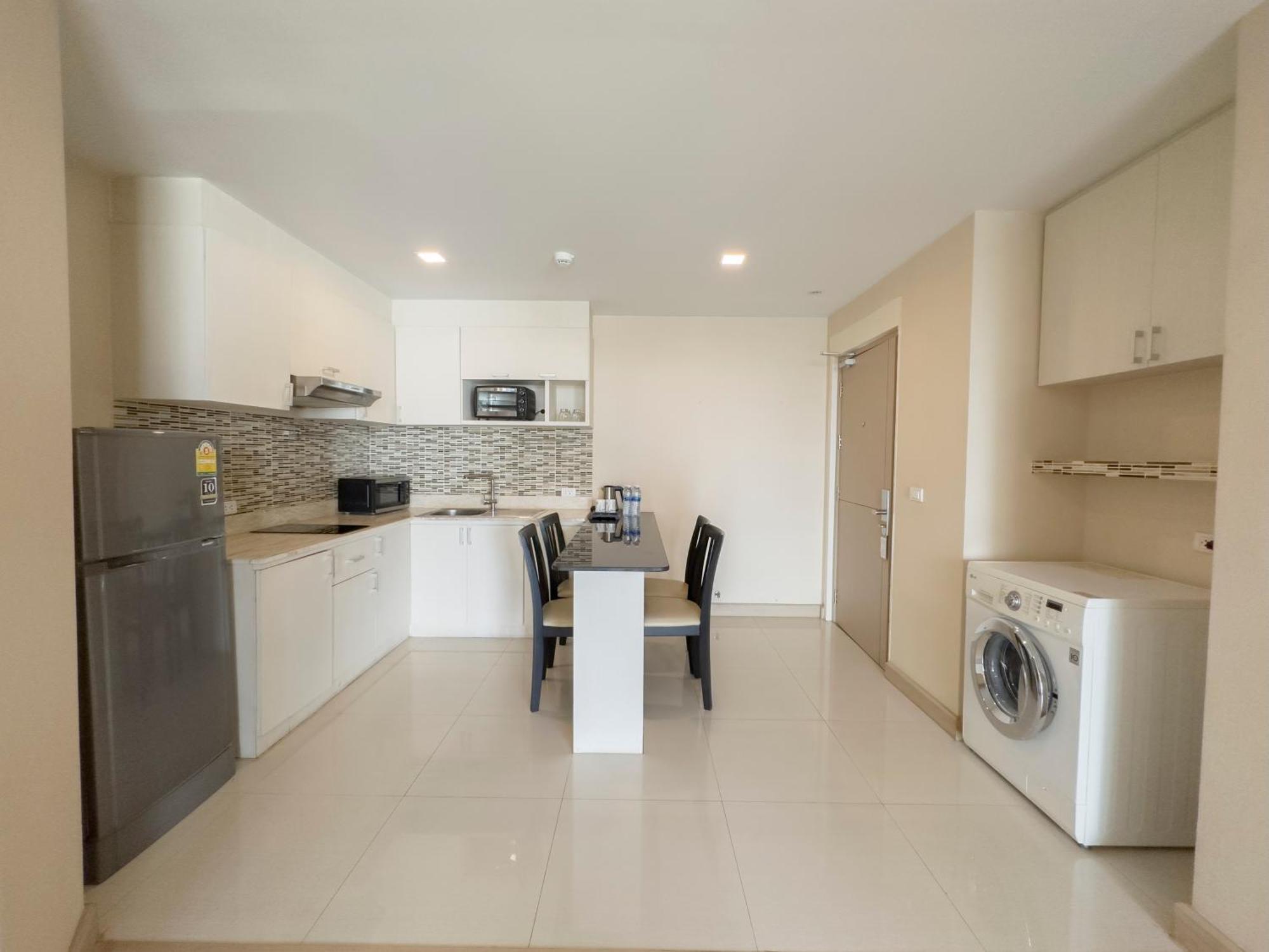 Ramada By Wyndham Bangkok Ten Ekamai Residences Dış mekan fotoğraf