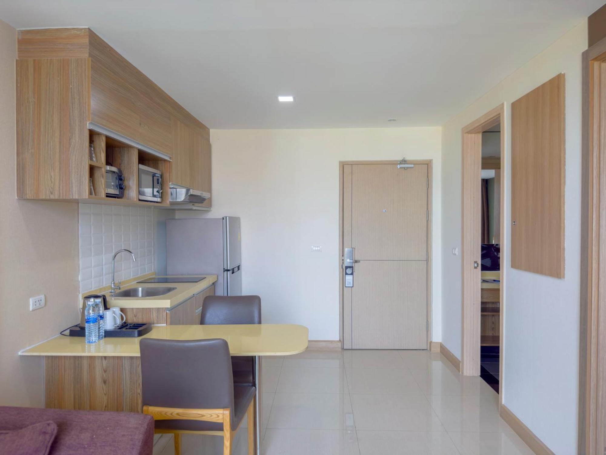 Ramada By Wyndham Bangkok Ten Ekamai Residences Dış mekan fotoğraf
