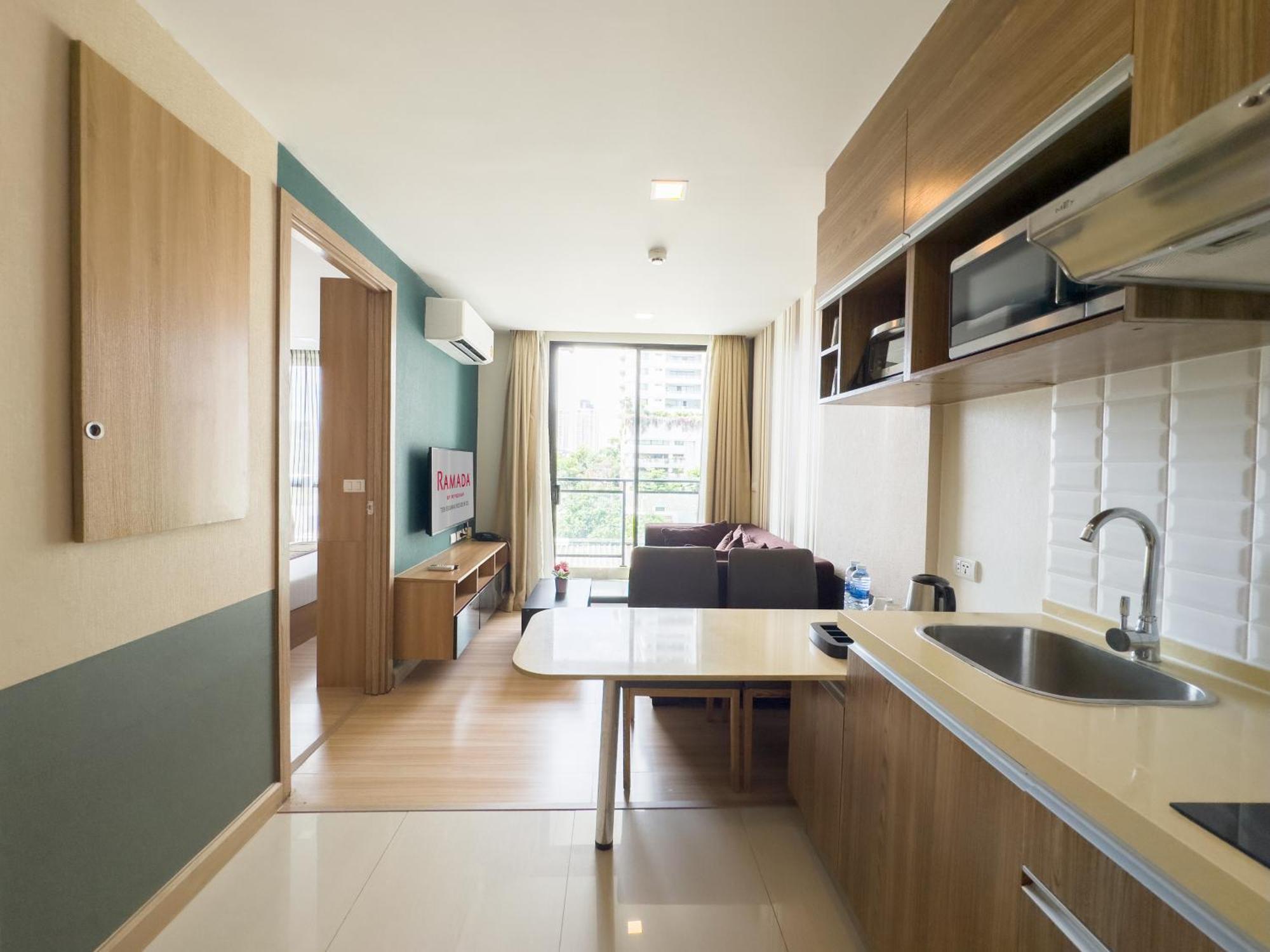 Ramada By Wyndham Bangkok Ten Ekamai Residences Dış mekan fotoğraf