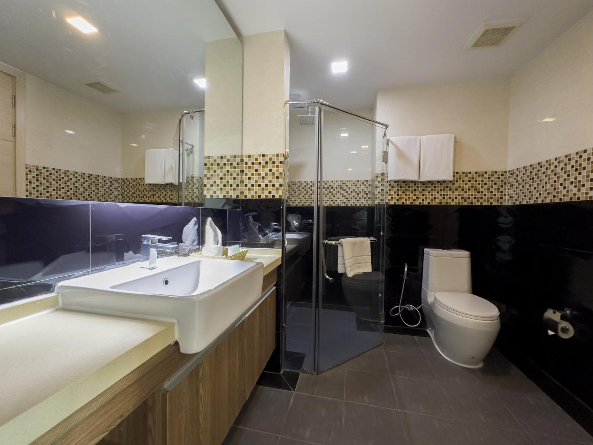 Ramada By Wyndham Bangkok Ten Ekamai Residences Dış mekan fotoğraf