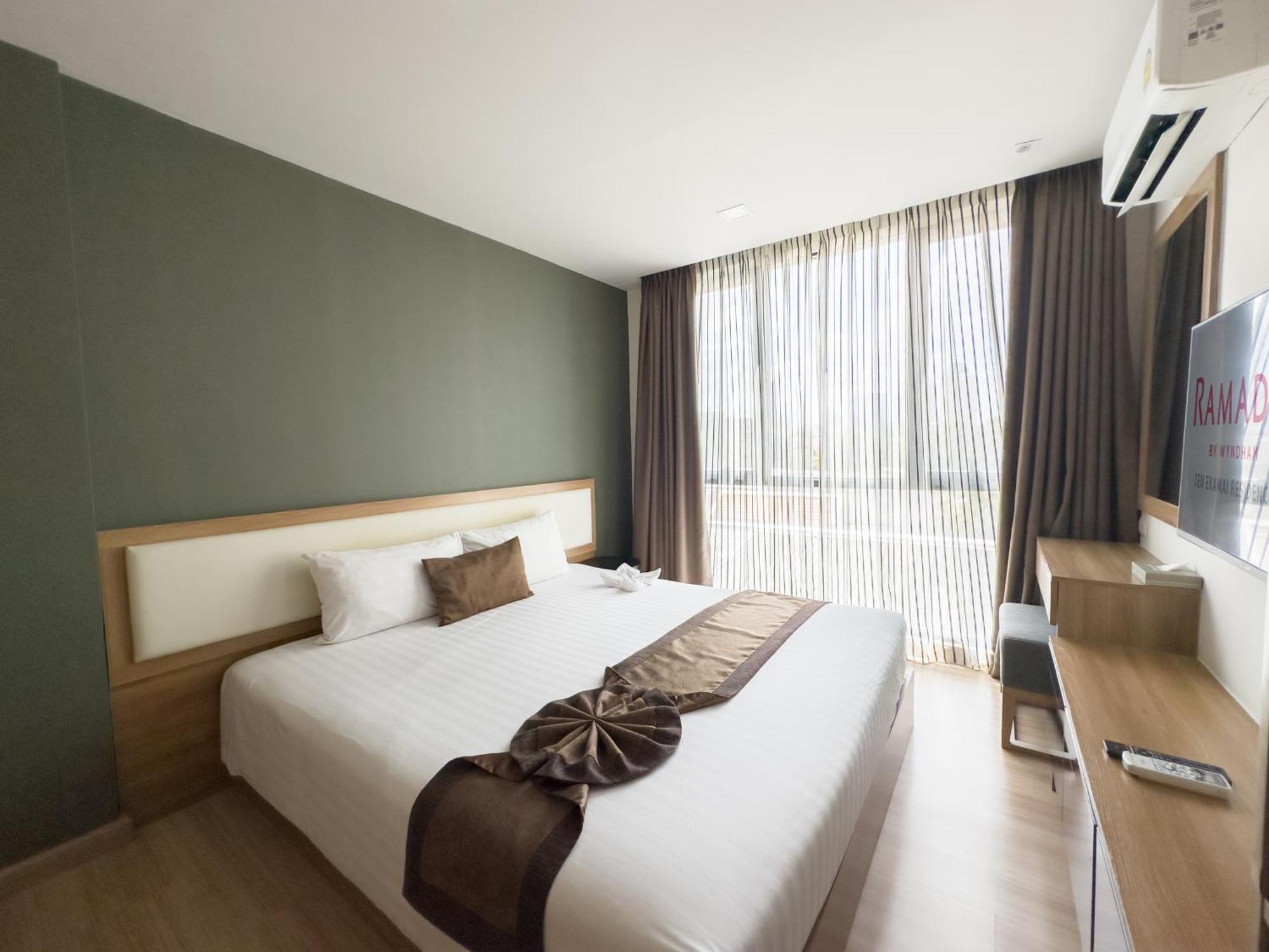 Ramada By Wyndham Bangkok Ten Ekamai Residences Dış mekan fotoğraf